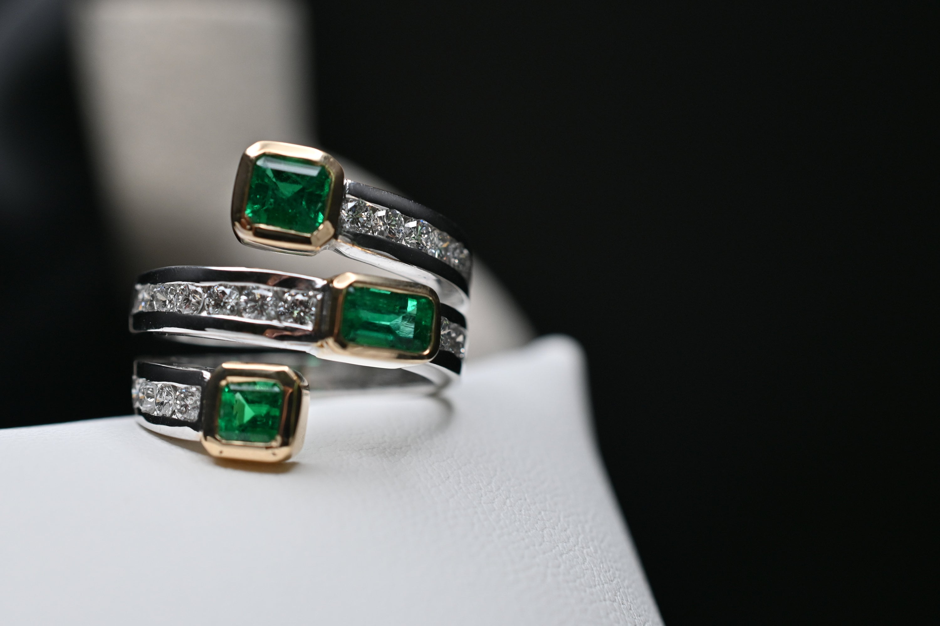 Muzo Emerald Spiral Ring