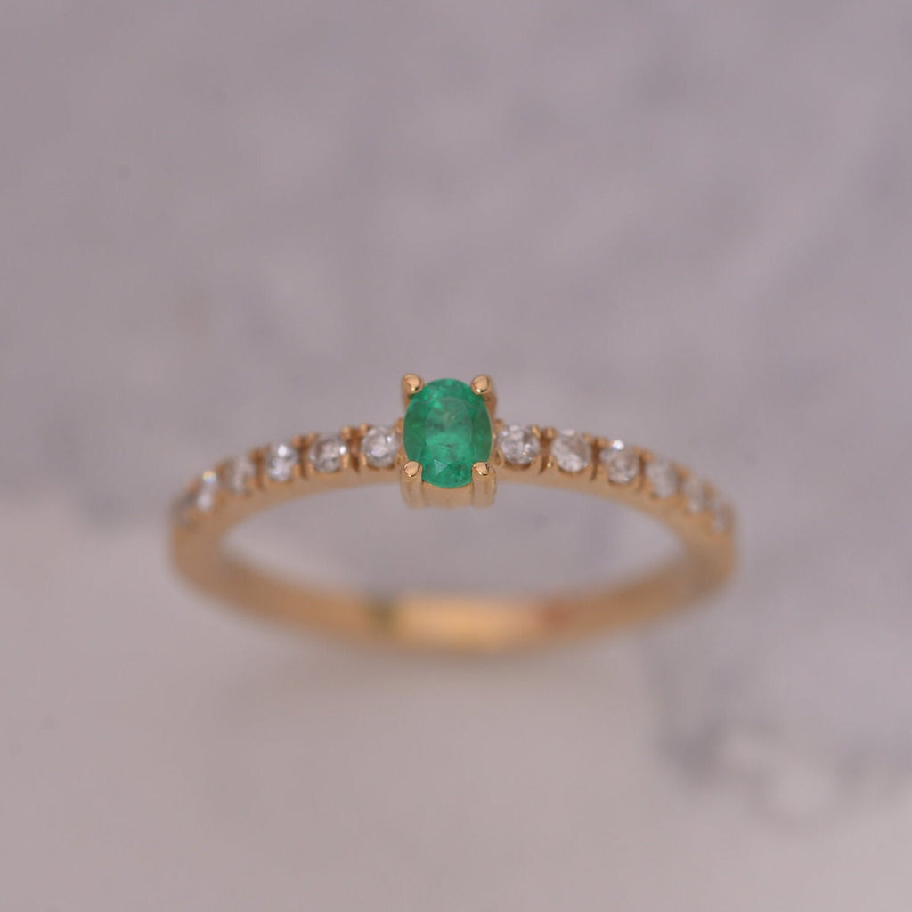 Oval Emerald Stackable Ring