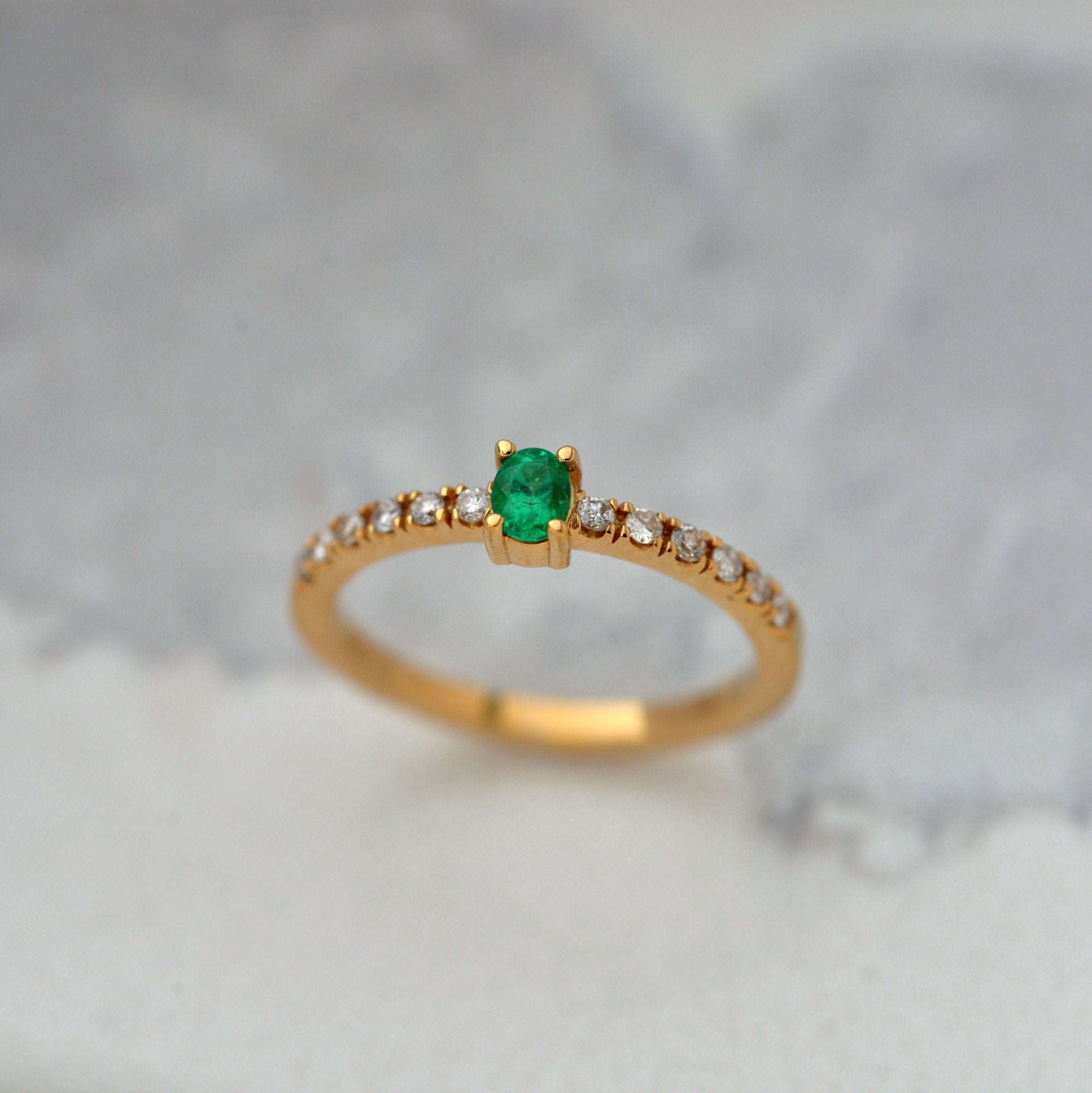 Oval Emerald Stackable Ring