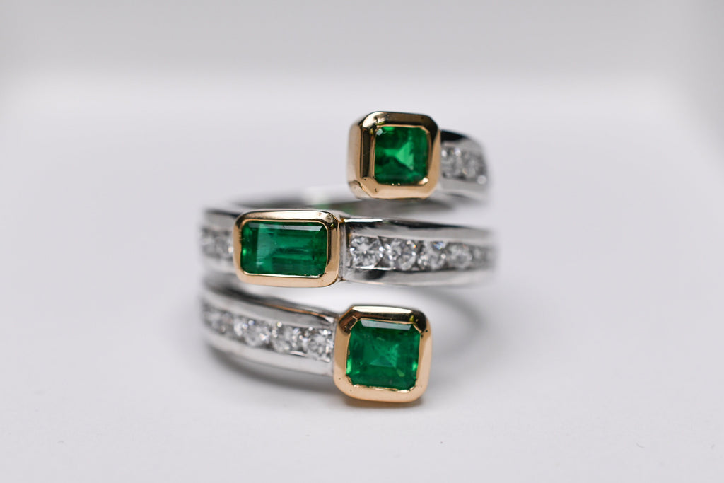 Muzo Emerald Spiral Ring