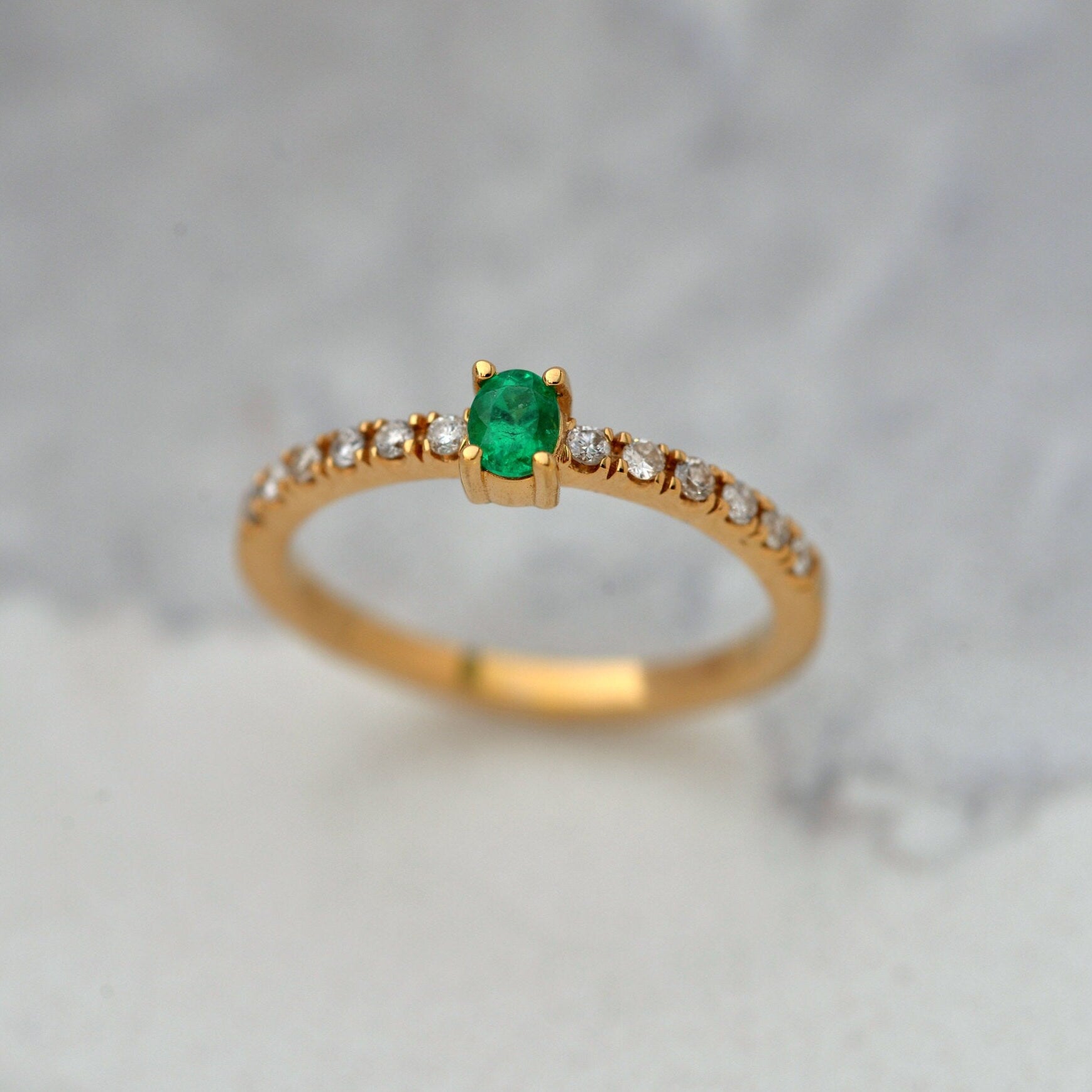 Oval Emerald Stackable Ring