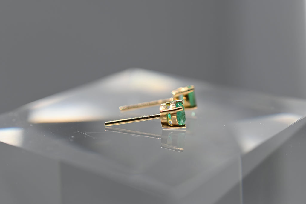 The Mini Oval Prong Studs