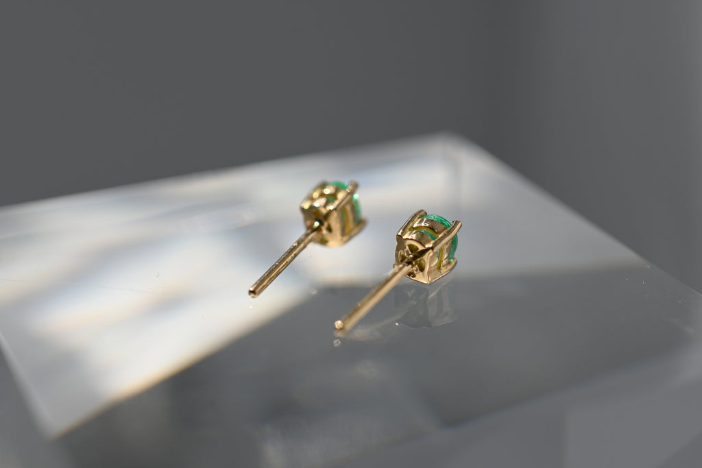 The Mini Oval Prong Studs