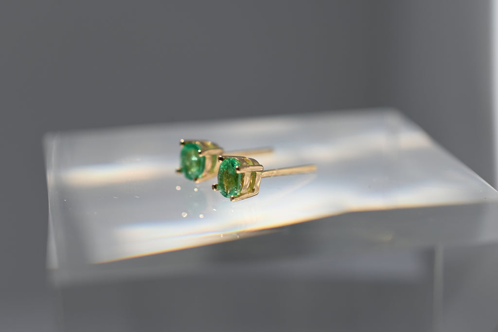 The Mini Oval Prong Studs