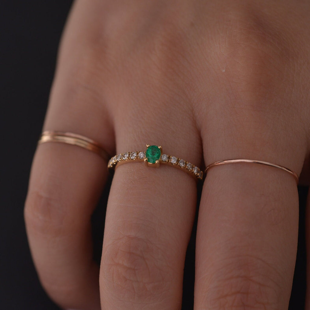 Oval Emerald Stackable Ring