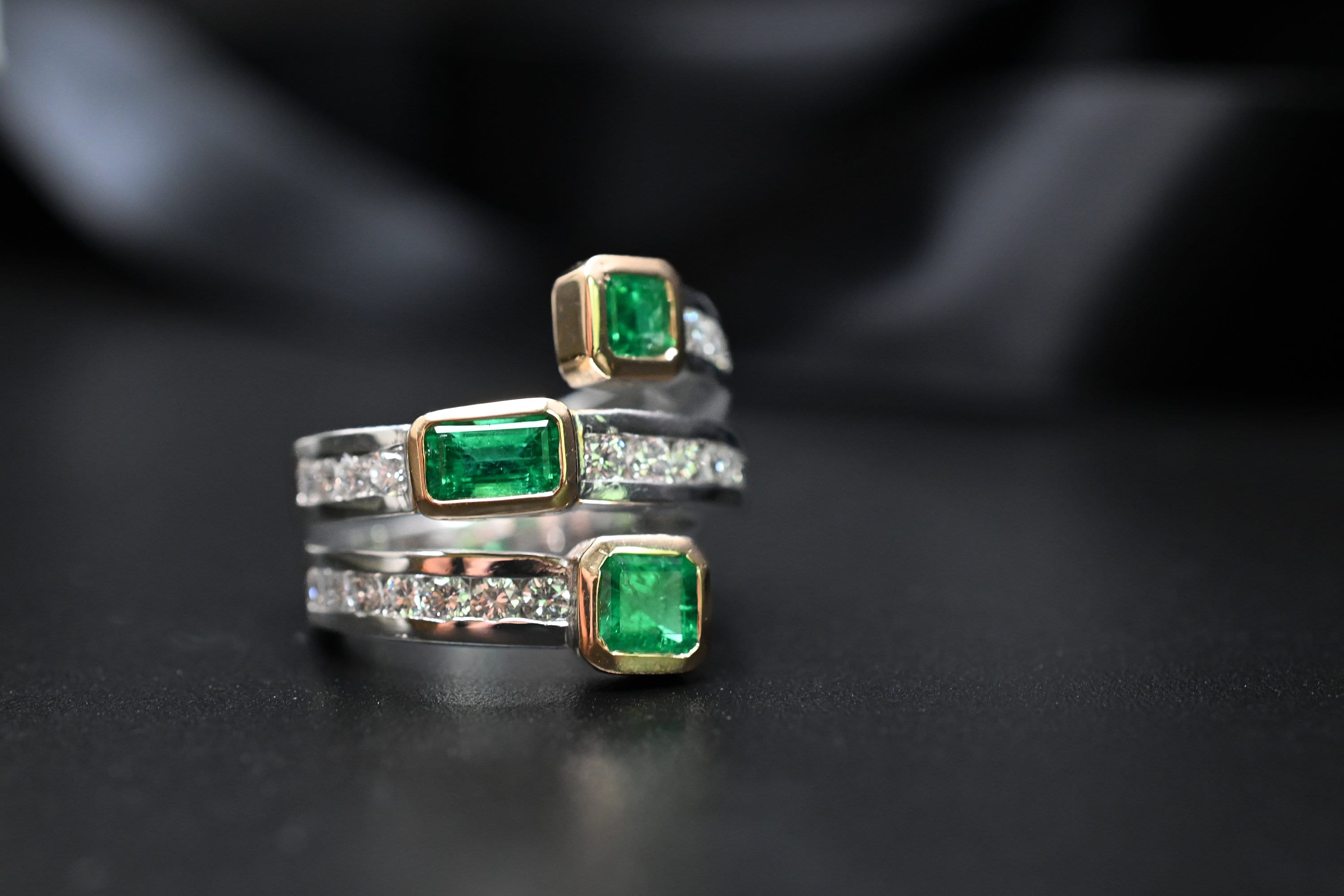 Muzo Emerald Spiral Ring